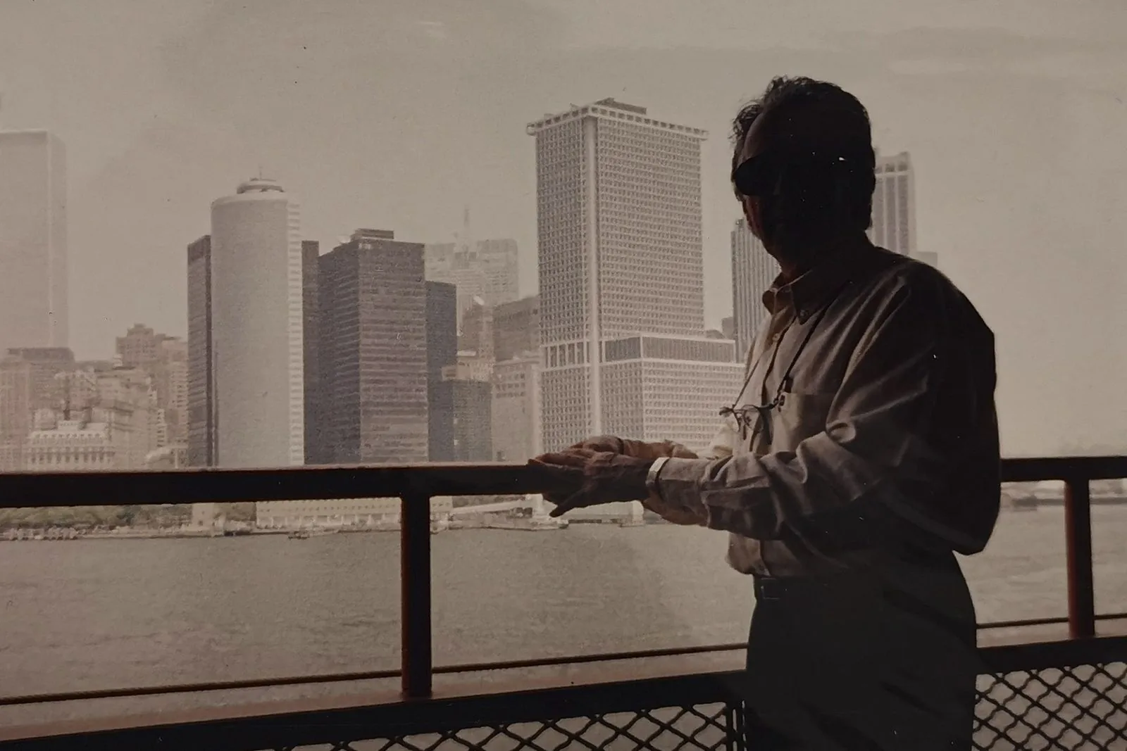 Facing the Manhattan skyline
